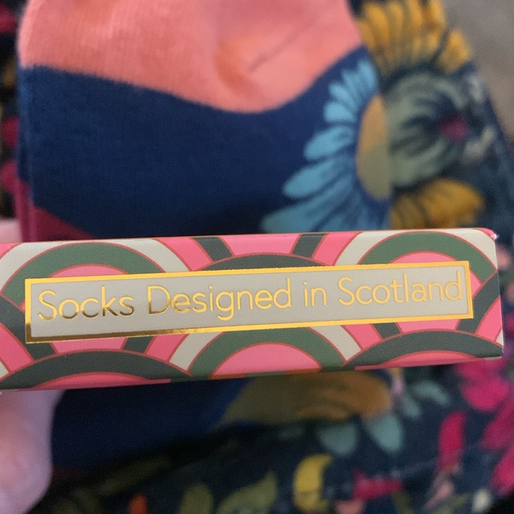 Powder Cosmetic Bag & Socks NWT - Picture 16 of 16